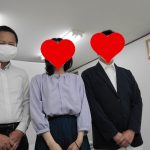 M様N様との成婚後写真（ショウケイサポート豊能川西の店舗にて）